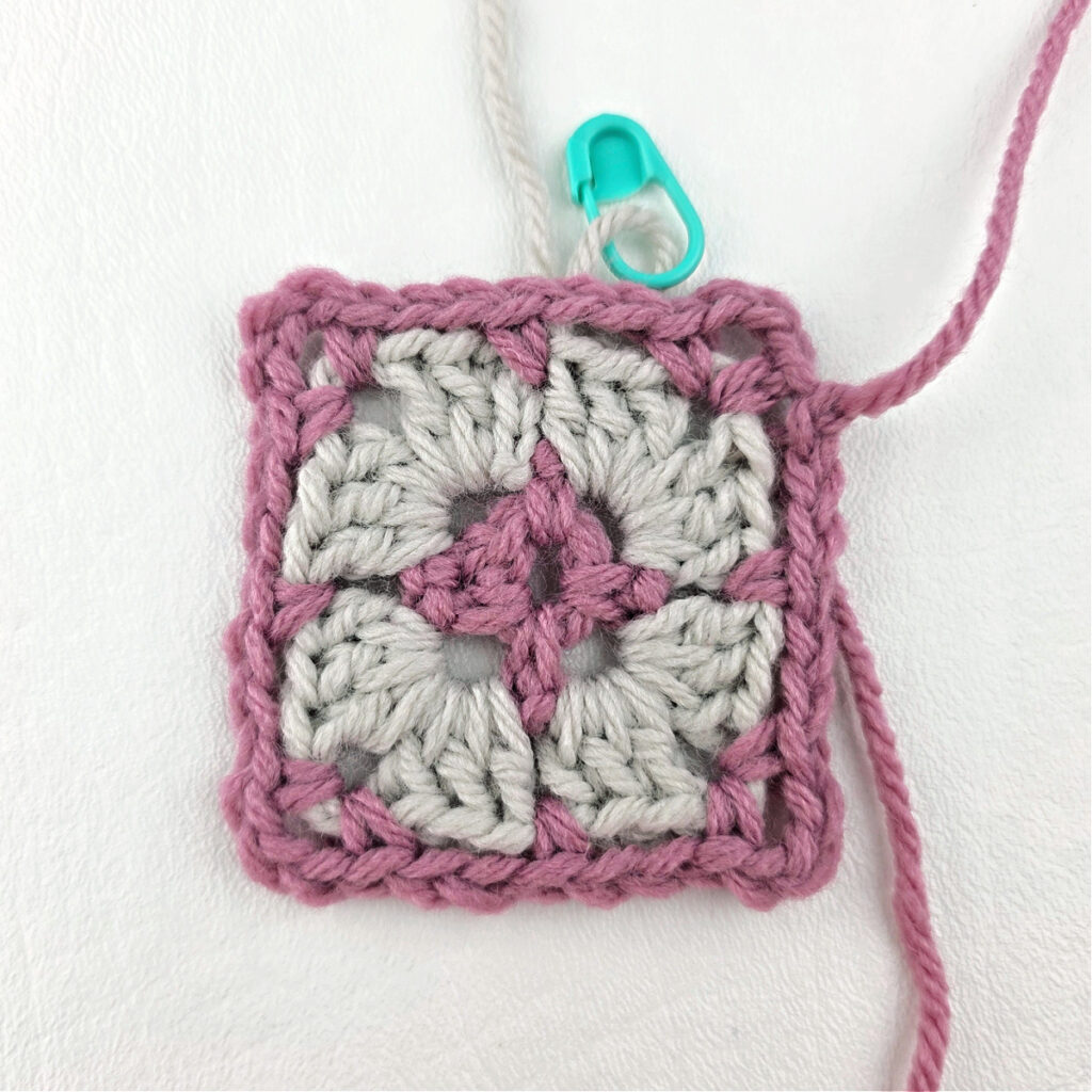 Making a block stitch granny square with a stitch marker.