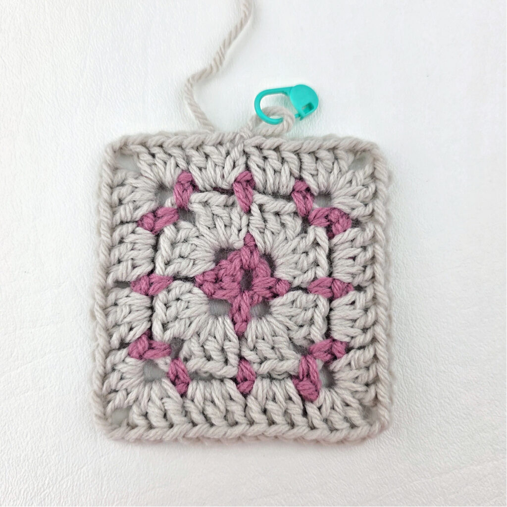 Making a block stitch granny square with a stitch marker.