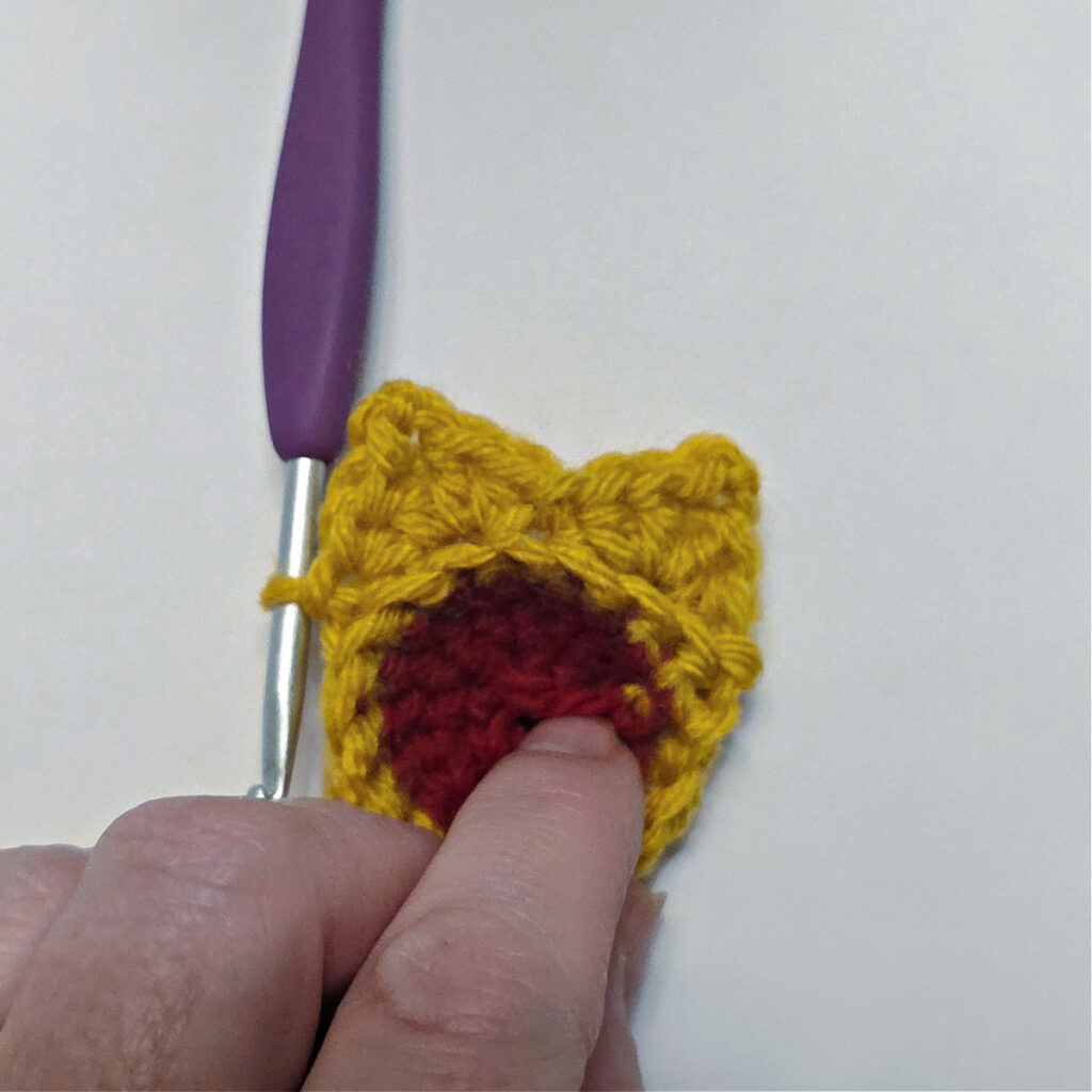 Two gold peaks on the crown main.