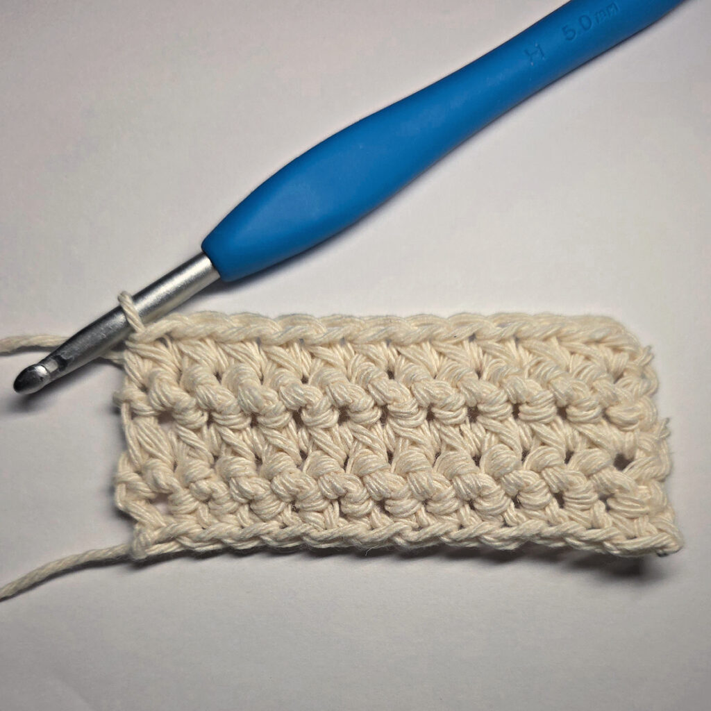How to make crochet double stitch in rows.