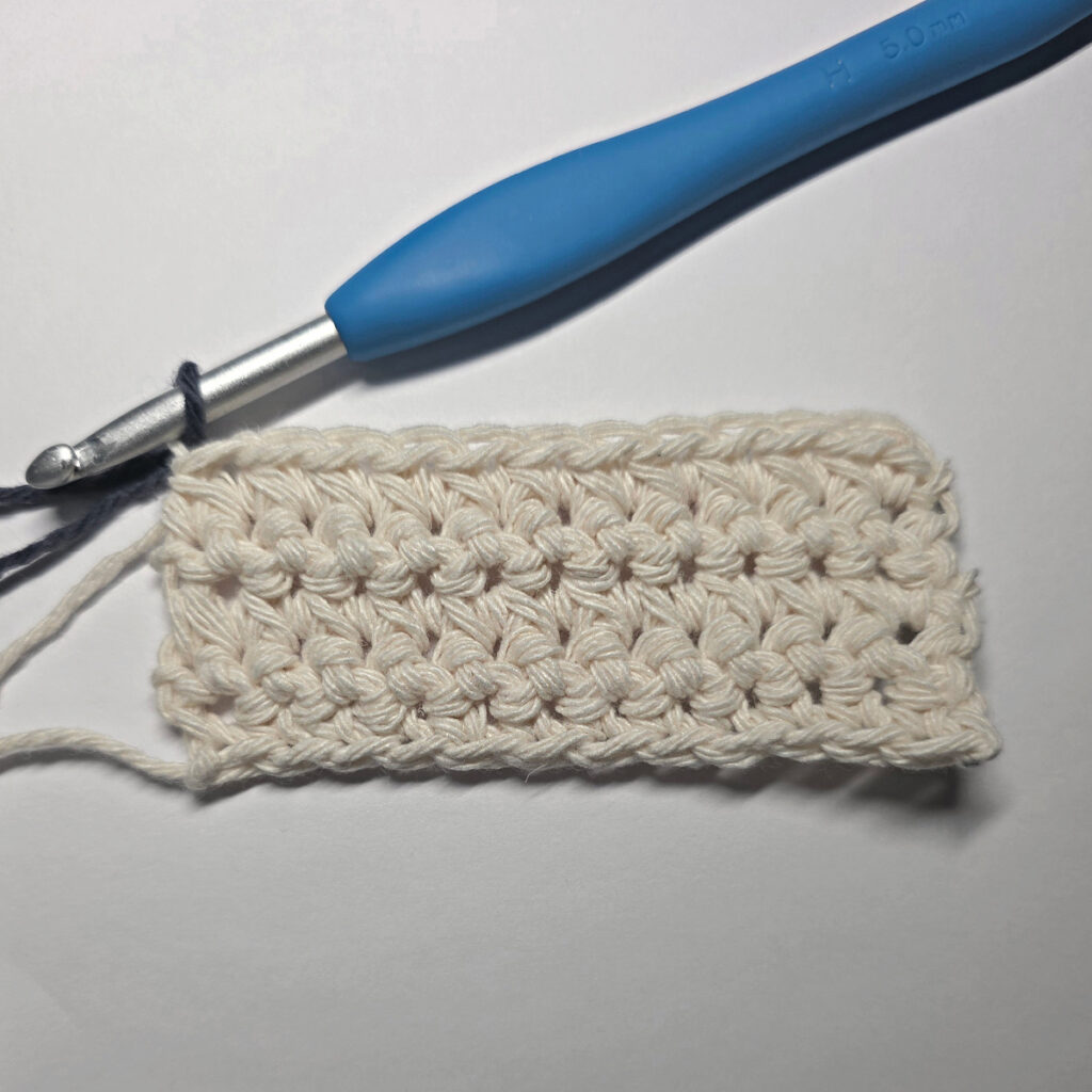 How to make crochet double stitch in rows.