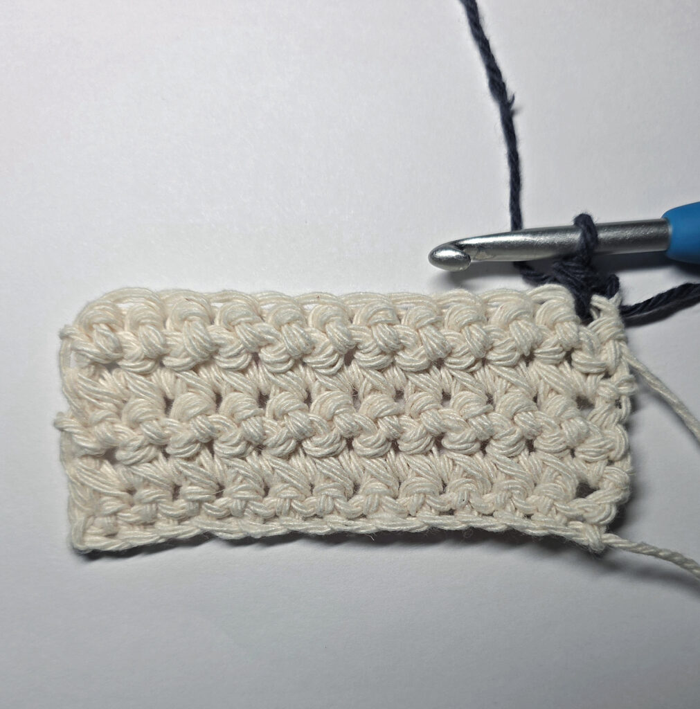How to make crochet double stitch in rows.