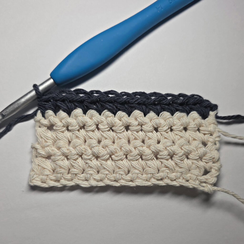 How to make crochet double stitch in rows.