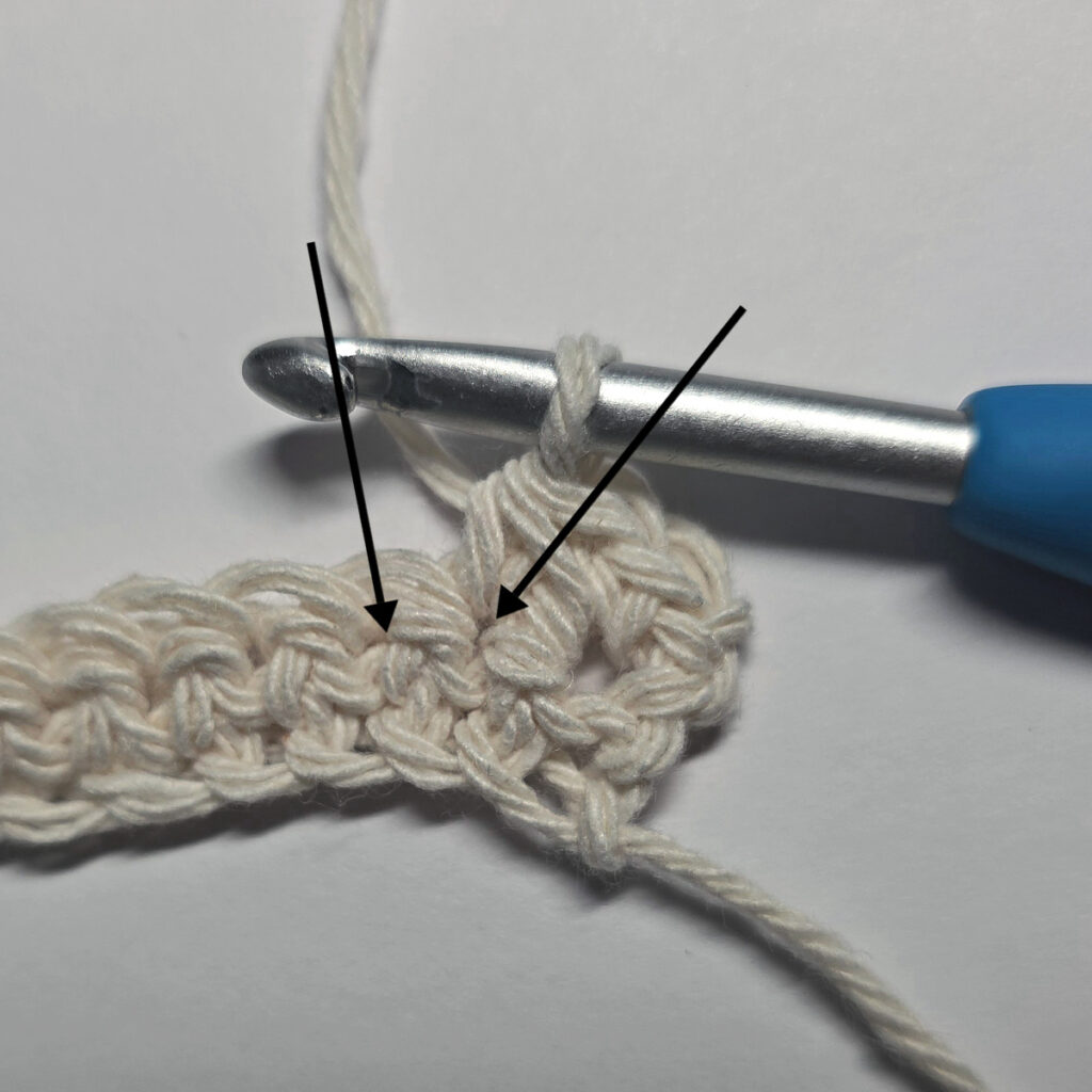 How to make crochet double stitch in rows.