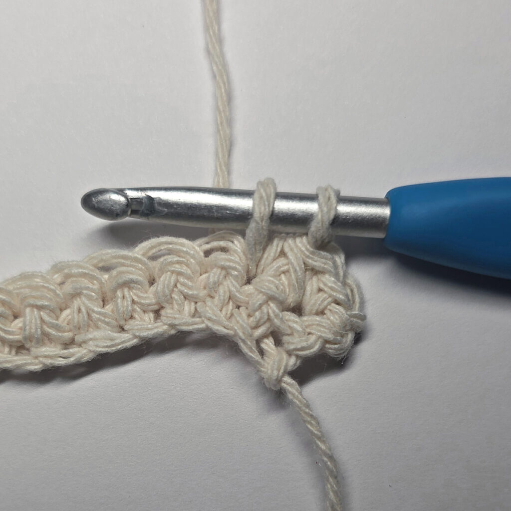 How to make crochet double stitch in rows.