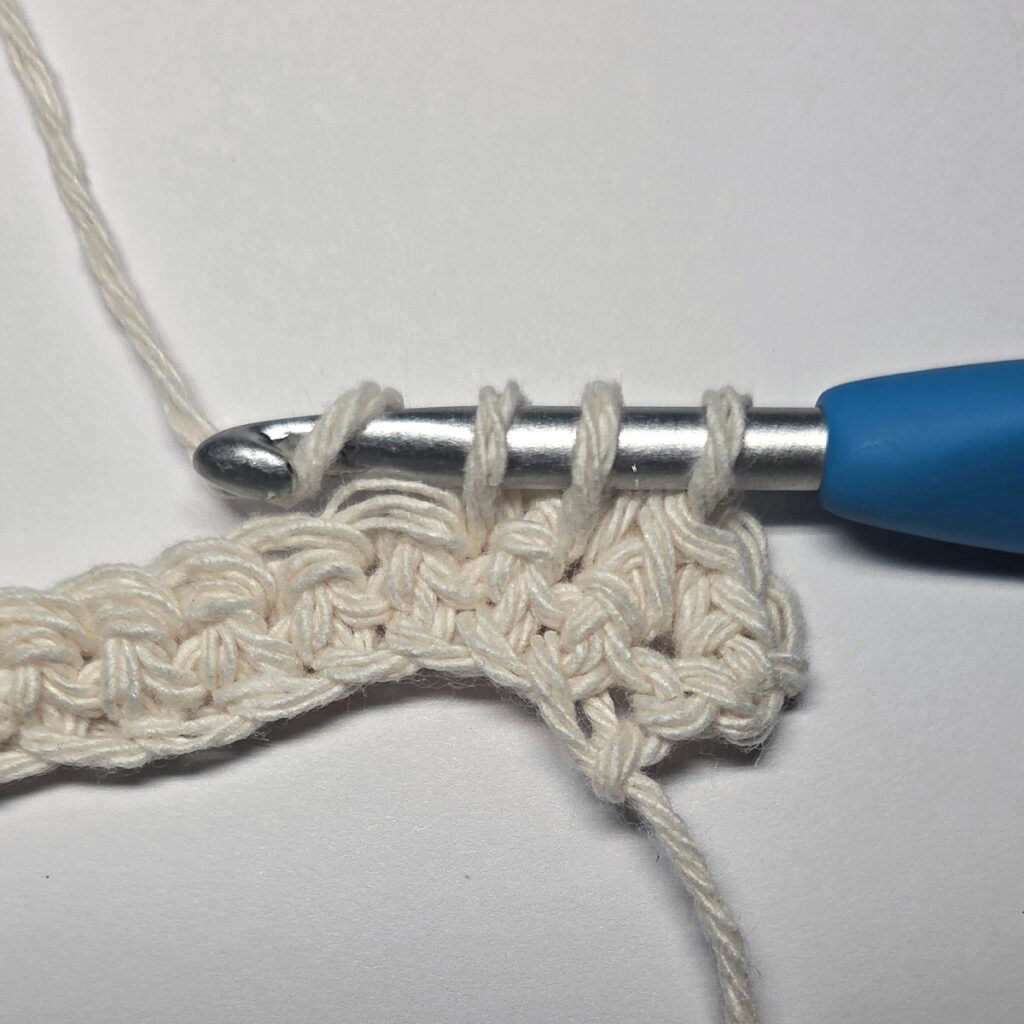 How to make crochet double stitch in rows.