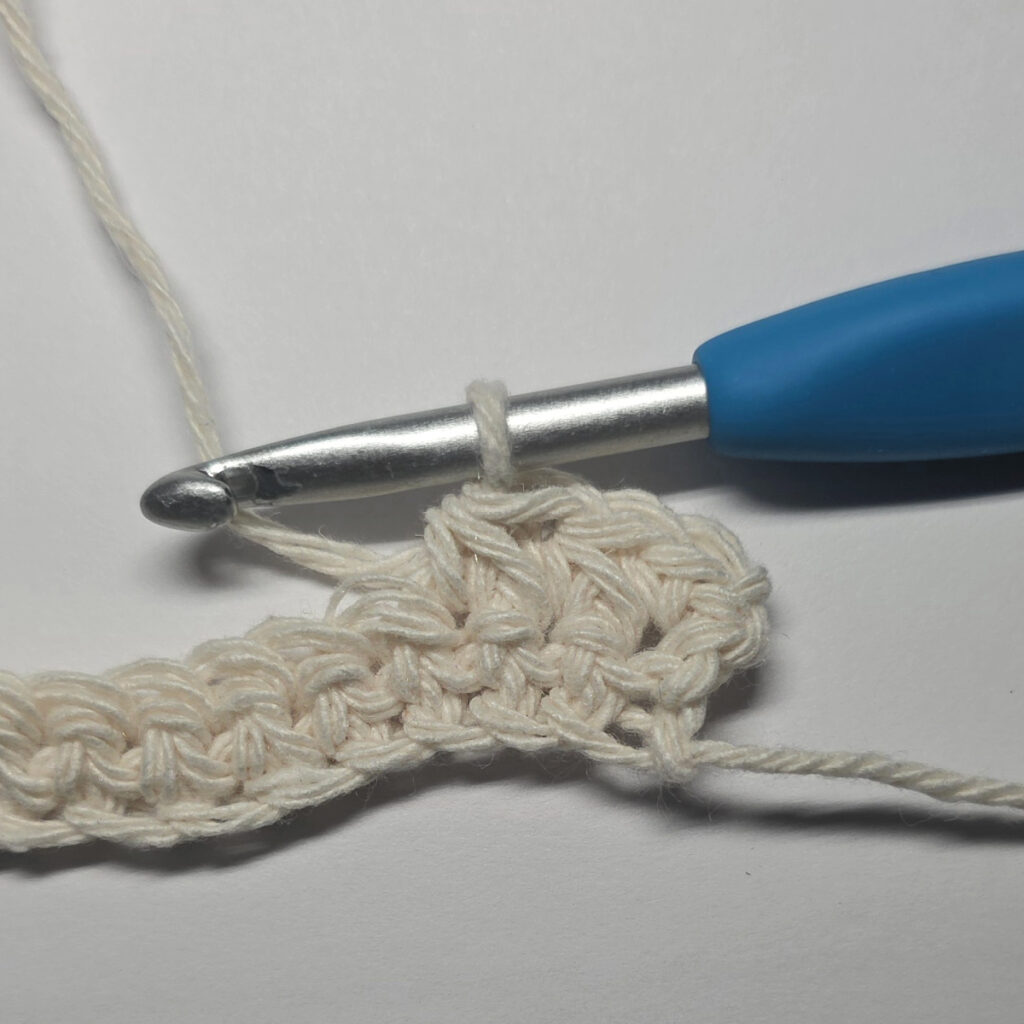 How to make crochet double stitch in rows.