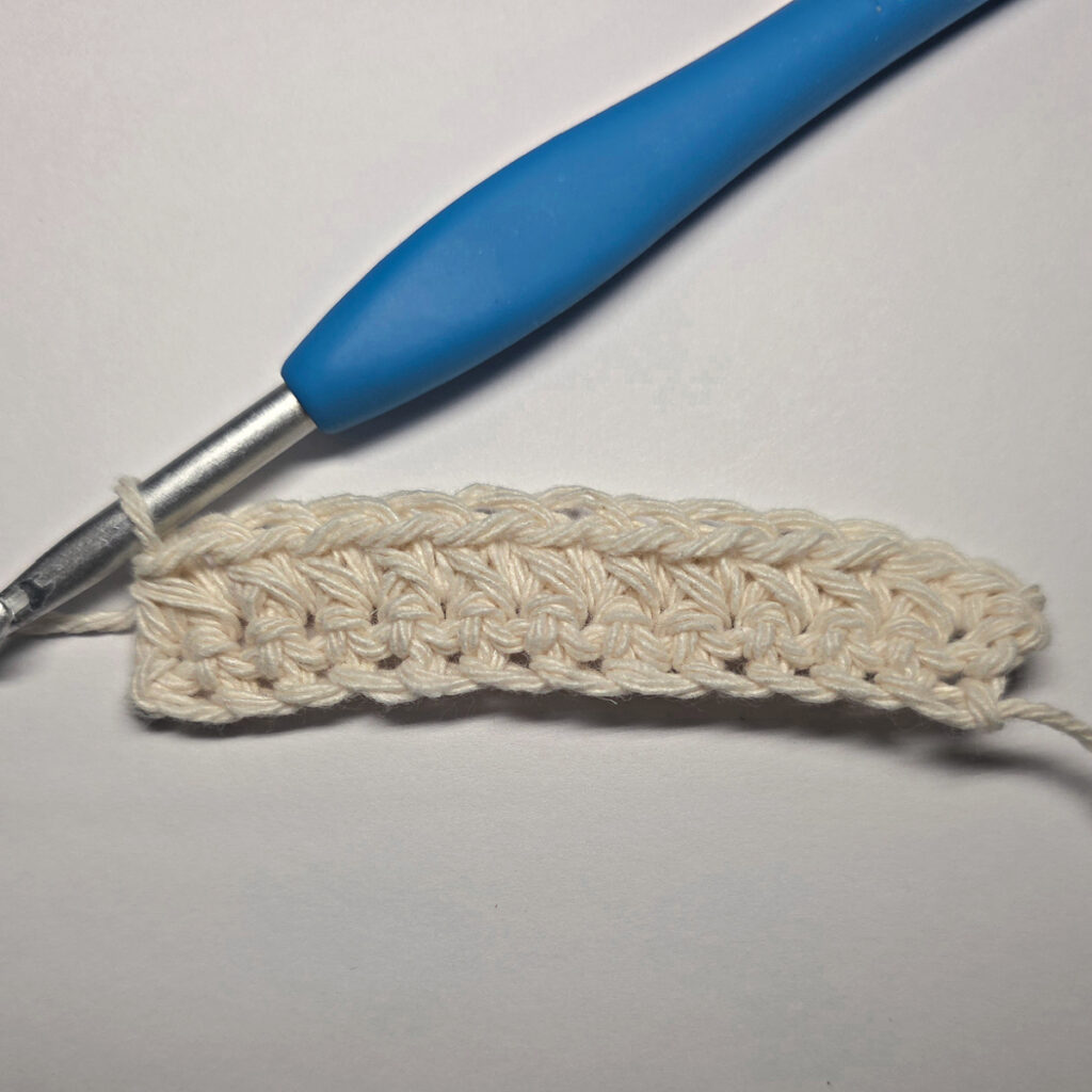 How to make crochet double stitch in rows.