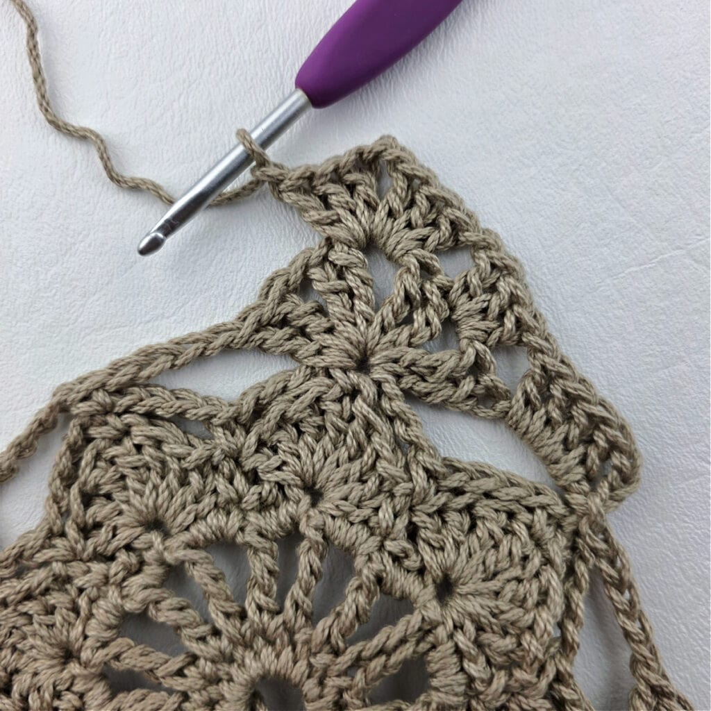 Round 7 of a crochet granny square motif.