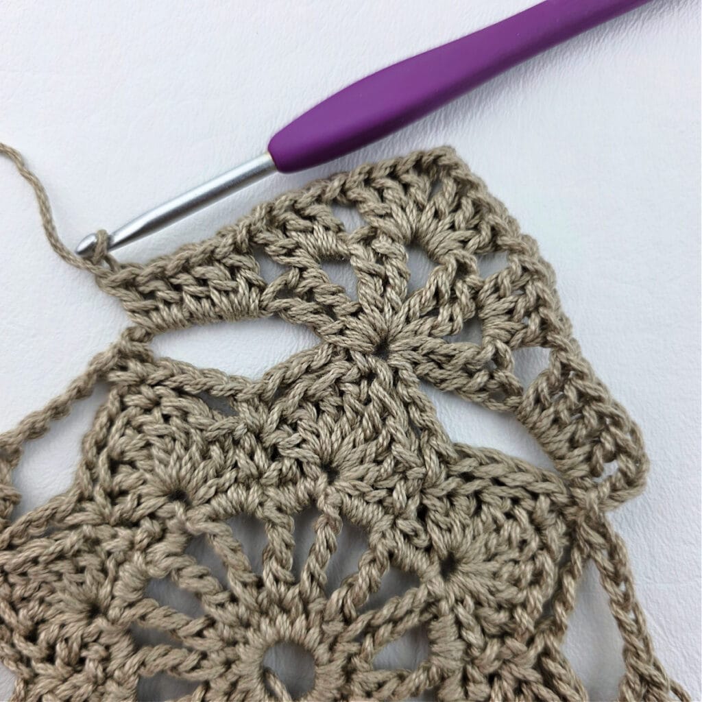 Round 7 of a crochet granny square motif.