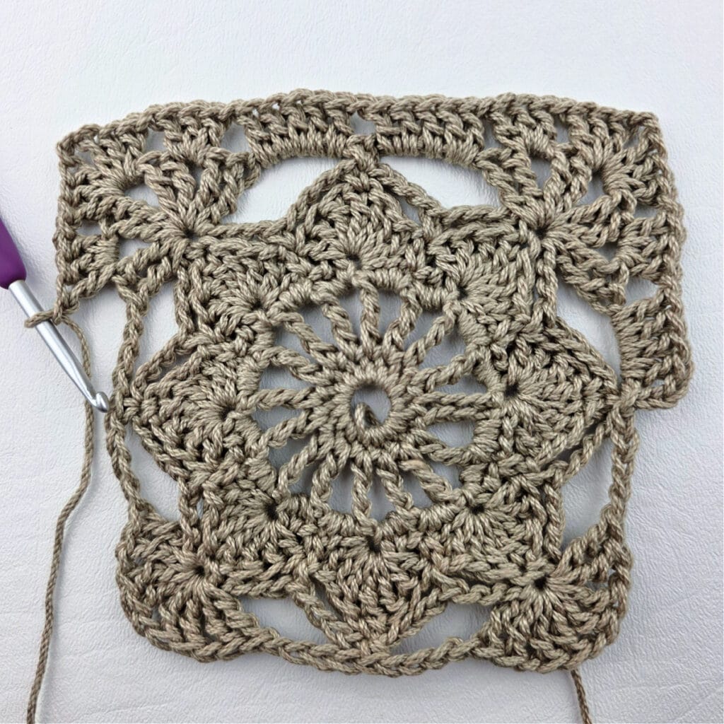 Round 7 of a crochet granny square motif.