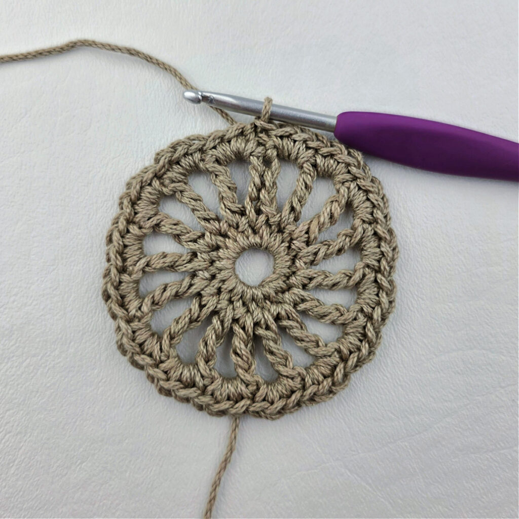 Round 3 of a crochet granny square motif.