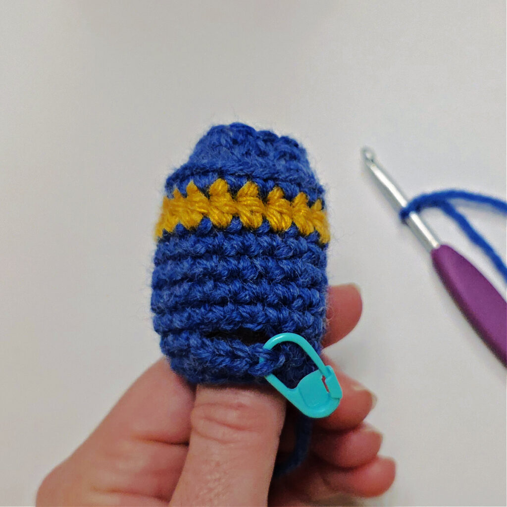 A photo showing wheee to begin the yarns.