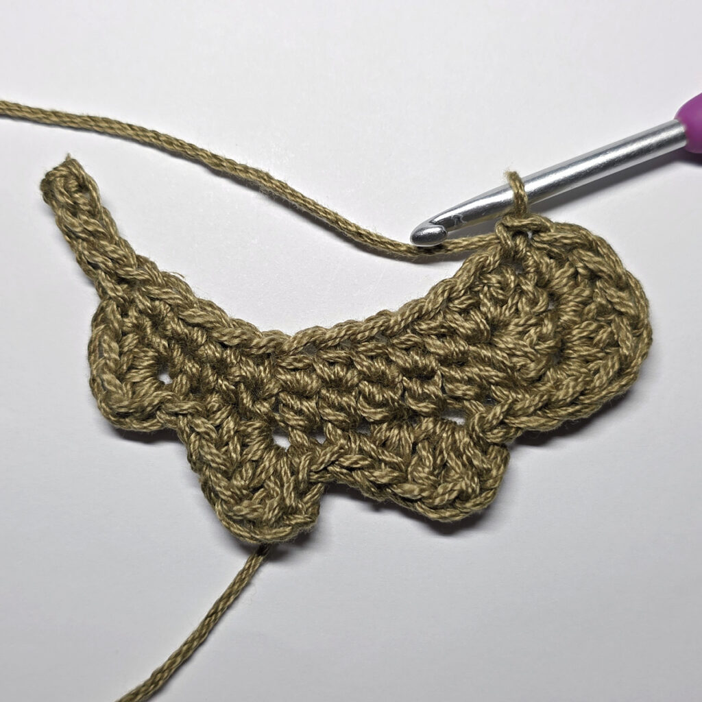 Making a crochet oak leaf.