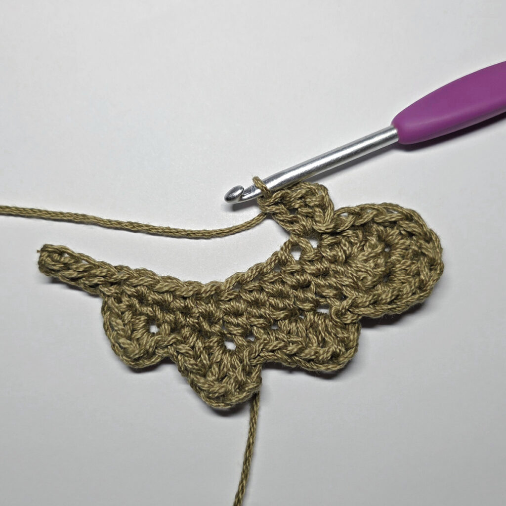 Making a crochet oak leaf.