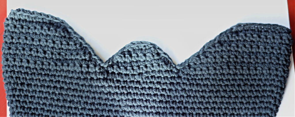 Making the wavy edges of a black monster bag.