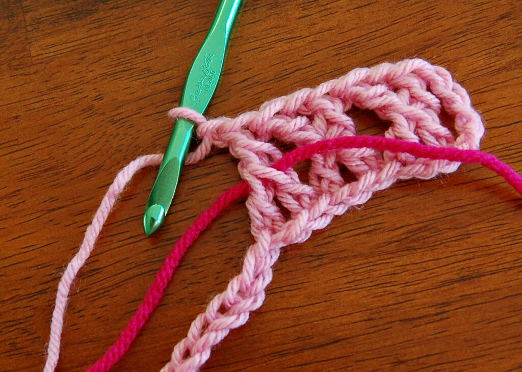 How to crochet the X's & O's crochet stitch.